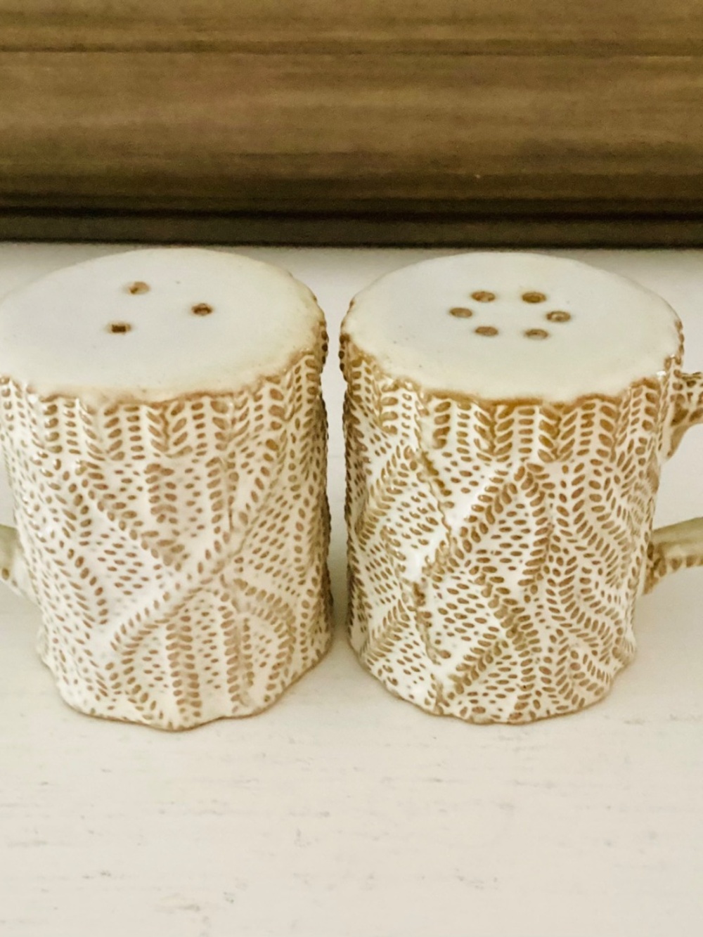 Vtg sweater-textured salt & pepper shakers Set Cream Cable Knit Studio Pottery - Picture 3 of 13